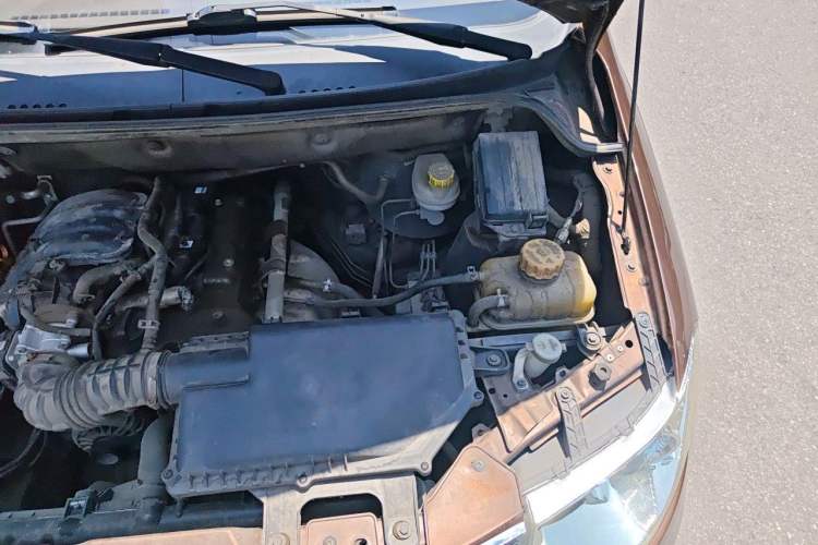 Used Wuling Hongguang 2014 1.2L S Standard Version China IV Standard Engine Bay Left