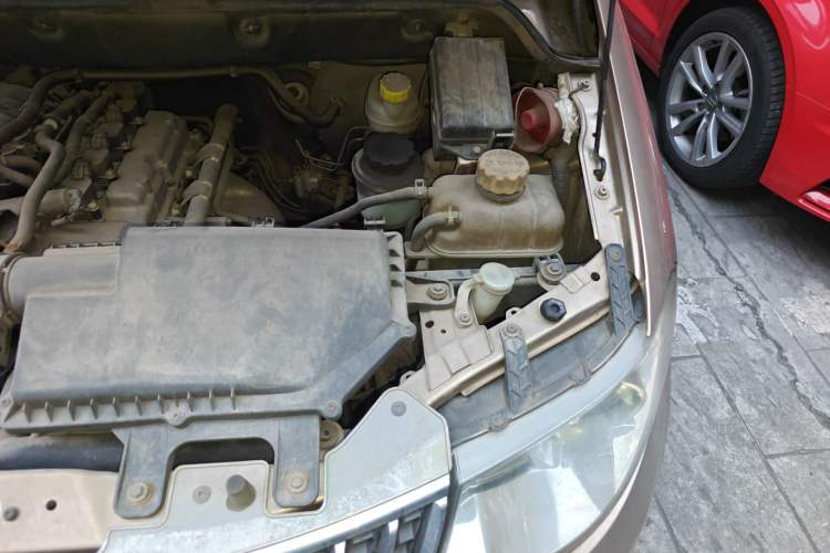 Used Wuling Hongguang 2014 1.2L S Standard Version China IV Standard Engine Bay Left