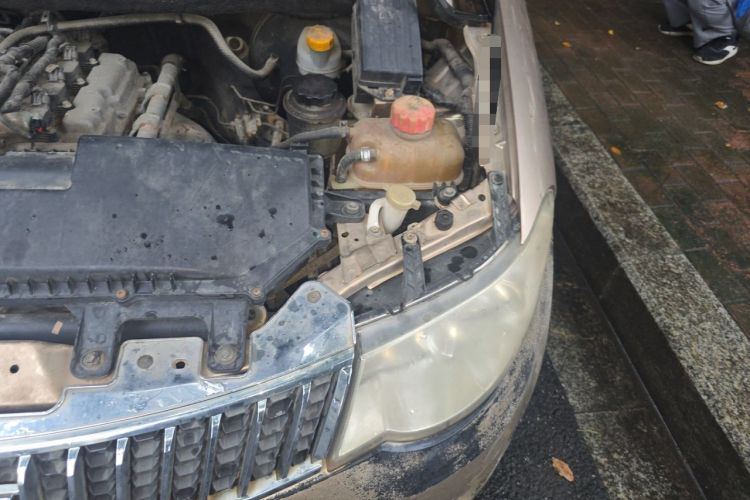 Used Wuling Hongguang 2014 1.2L Standard Model China IV Engine Bay Left
