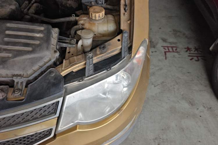 Used Wuling Hongguang 2014 1.5L S Luxury Model Engine Bay Left
