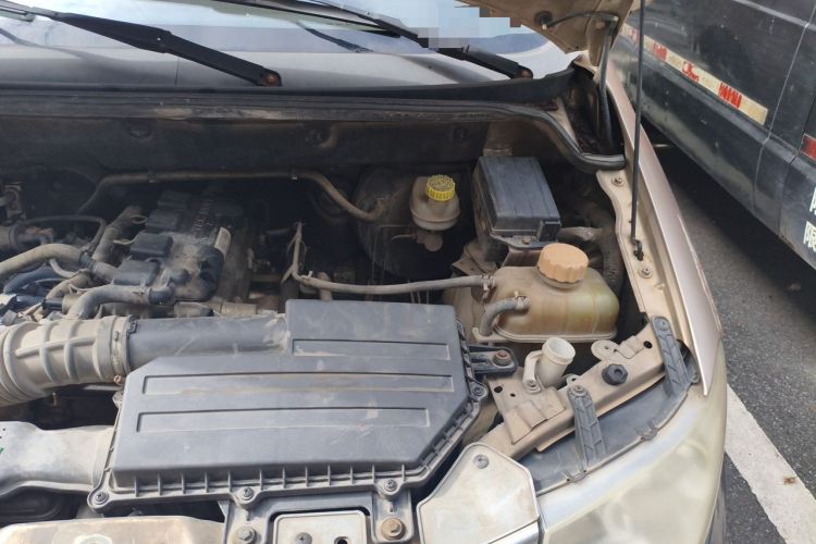 Used Wuling Hongguang 2014 1.5L Standard Version Engine Bay Left