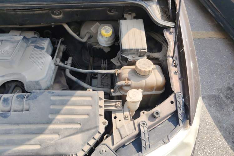 Used Wuling Hongguang 2014 1.5L S Luxury Model Engine Bay Left