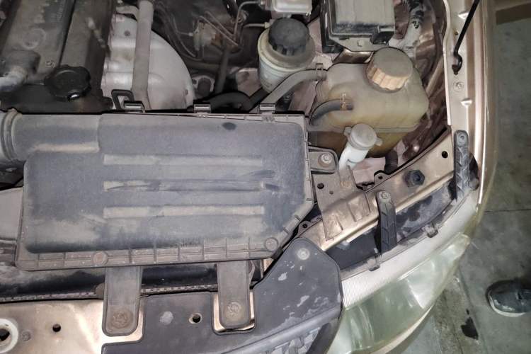 Used Wuling Hongguang 2014 1.2L Base Model China IV Engine Bay Left
