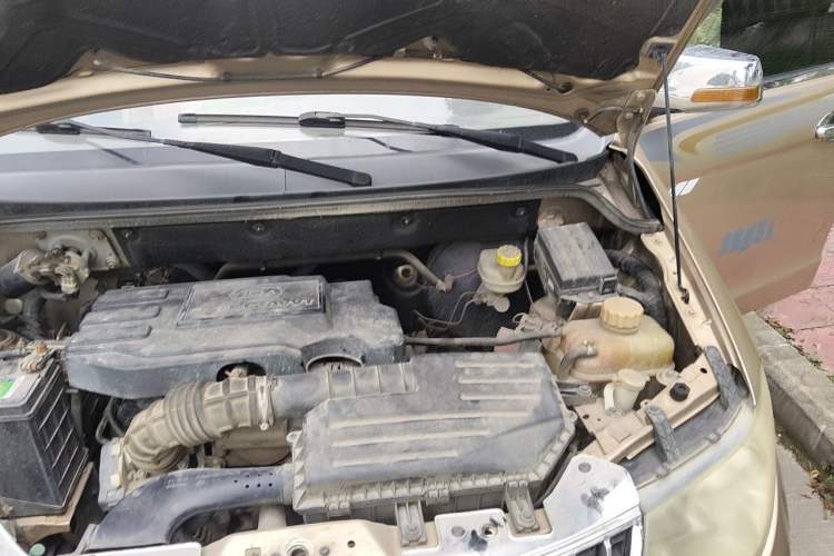 Used Wuling Hongguang 2014 1.5L Base Version Engine Bay Left