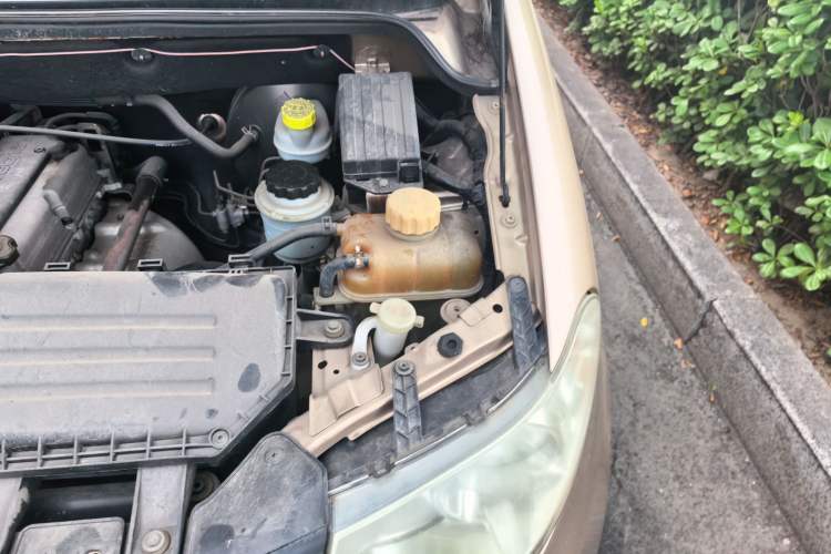 Used Wuling Hongguang 2014 1.2L Base Model China IV Engine Bay Left