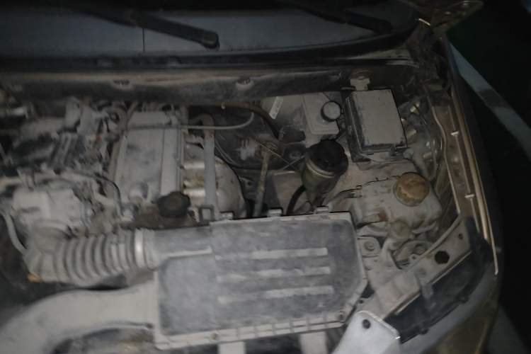 Used Wuling Hongguang 2014 1.2L Standard Model China IV Engine Bay Left