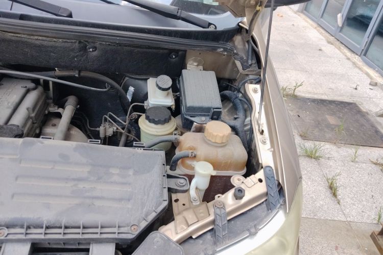 Used Wuling Hongguang 2014 1.2L Base Model China IV Engine Bay Left