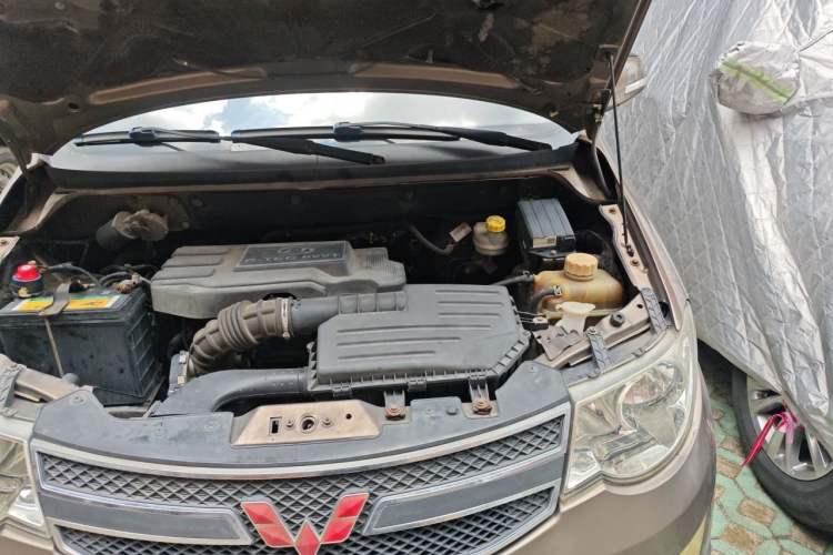Used Wuling Hongguang 2014 1.5L S Luxury Model Engine Bay Left
