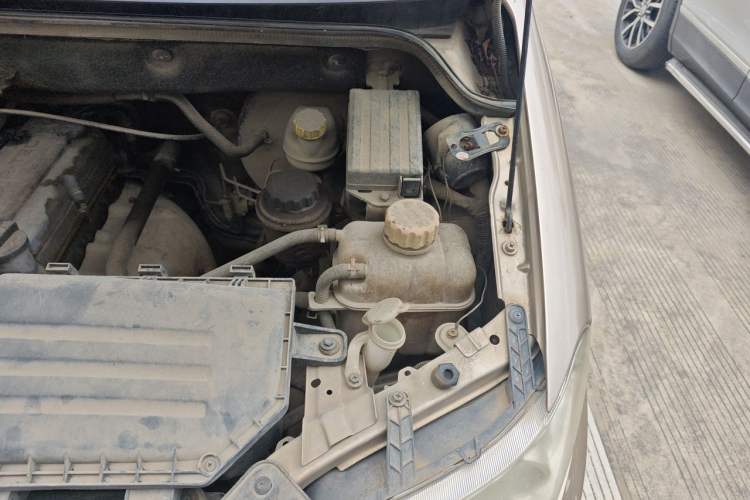 Used Wuling Hongguang 2014 1.2L Base Model China IV Engine Bay Left
