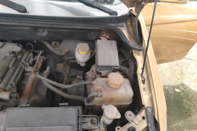 Used Wuling Hongguang 2014 1.5L S Comfort Model Engine Bay Left