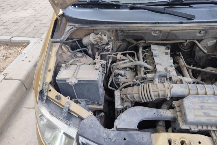 Used Wuling Hongguang 2014 1.5L S Comfort Model Engine Bay Right