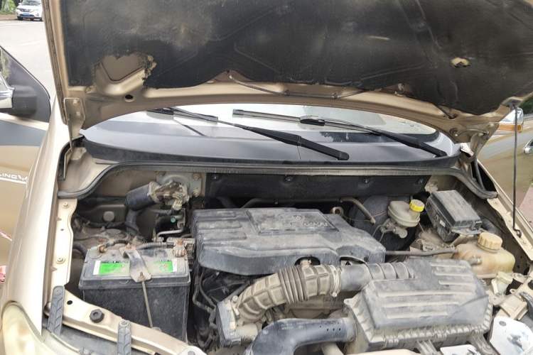 Used Wuling Hongguang 2014 1.5L Base Version Engine Bay Right