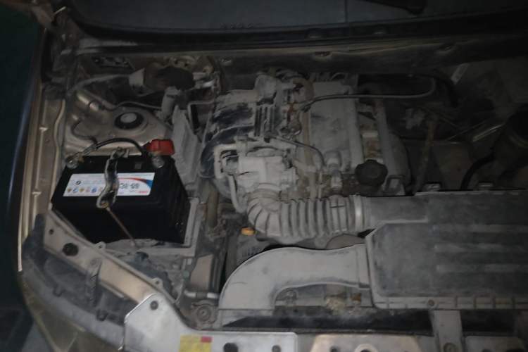 Used Wuling Hongguang 2014 1.2L Standard Model China IV Engine Bay Right