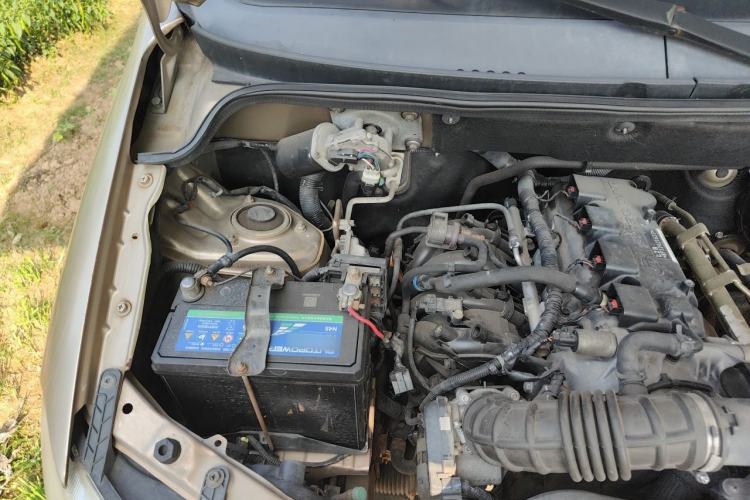 Used Wuling Hongguang 2014 1.5L S Standard Version Engine Bay Right