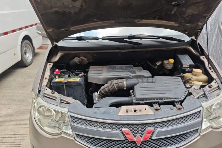 Used Wuling Hongguang 2014 1.5L S Luxury Model Engine Bay Right