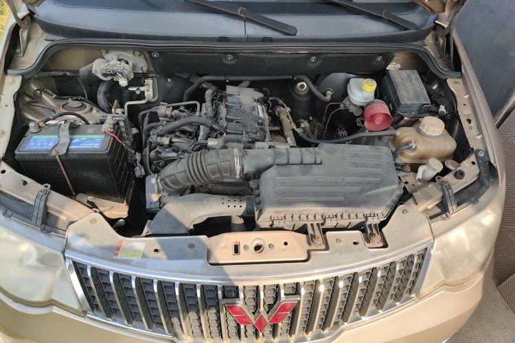 Used Wuling Hongguang 2014 1.5L S Standard Version Engine Bay