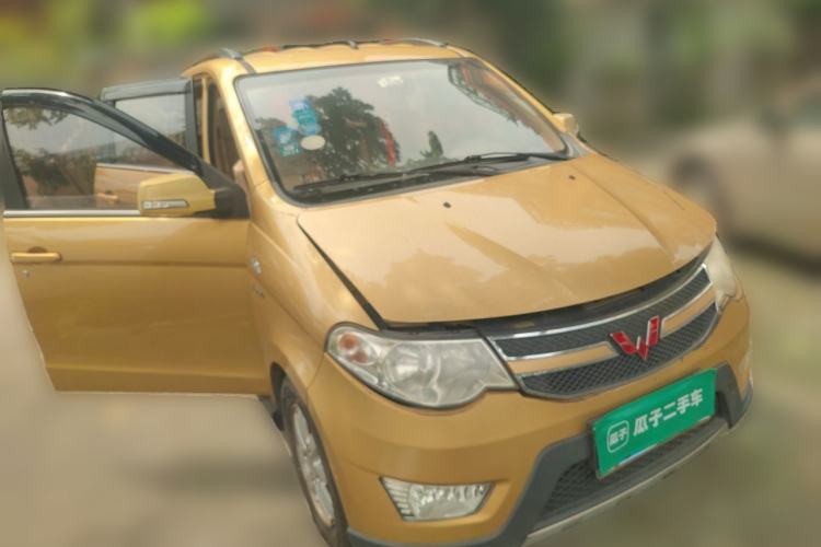 Used Wuling Hongguang 2014 1.5L S Comfort Model Front Right 45 Deg