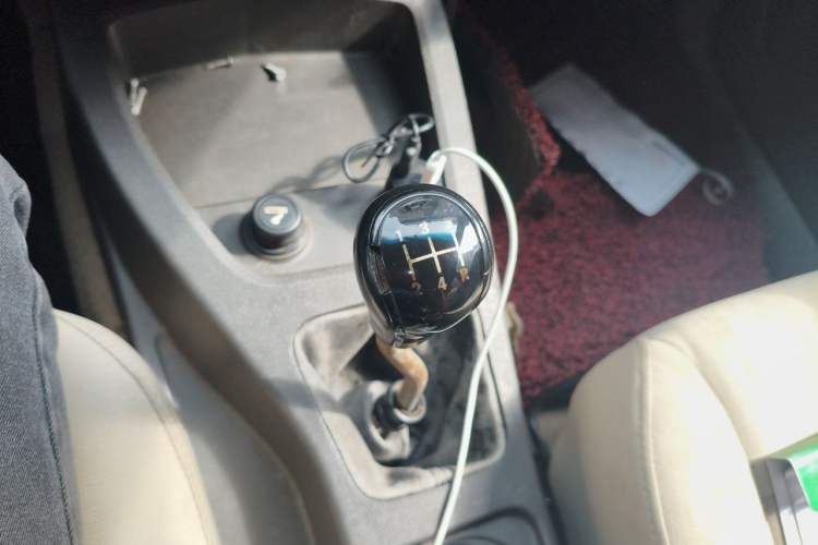 Used Wuling Hongguang 2014 1.5L Standard Version Gear Lever