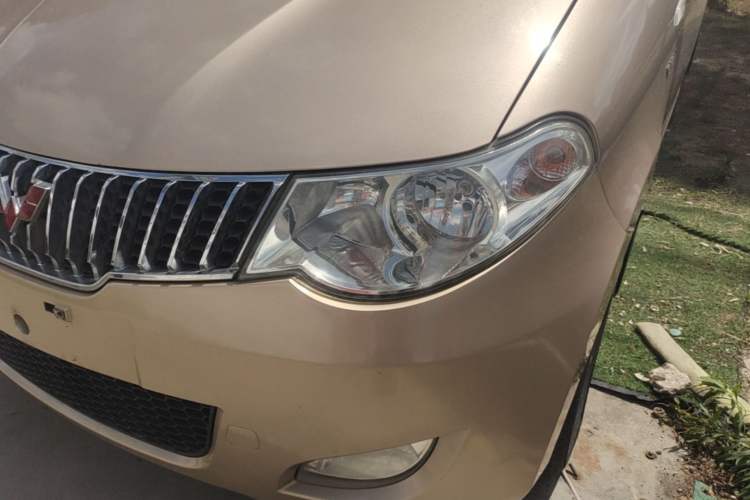 Used Wuling Hongguang 2014 1.5L Standard Version Left Front Headlight