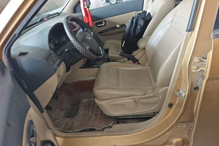 Used Wuling Hongguang 2014 1.5L S Luxury Model Left Front Seat