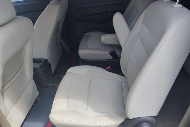 Used Wuling Hongguang 2014 1.5L Standard Version Left Rear Seat