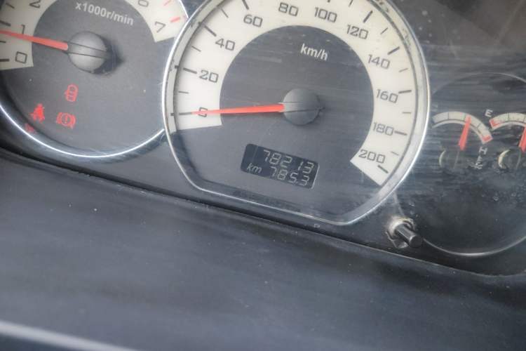 Used Wuling Hongguang 2014 1.5L S Comfort Model Odometer Close Up
