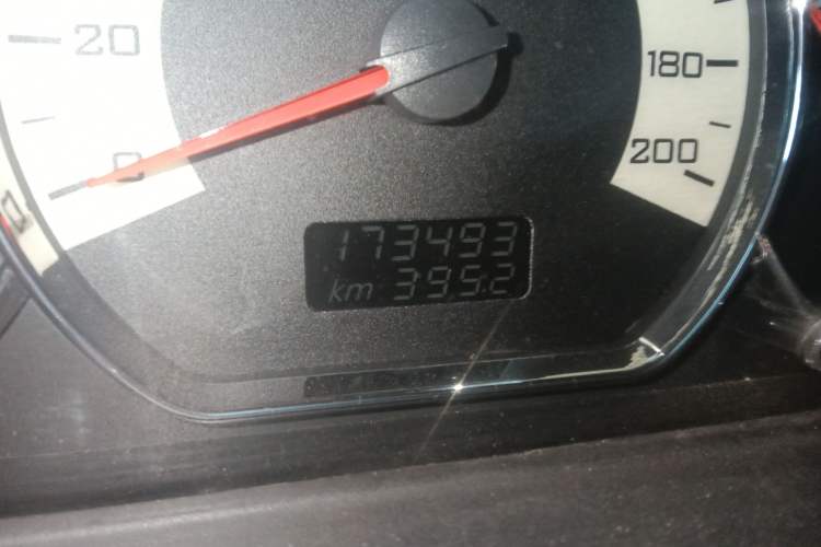 Used Wuling Hongguang 2014 1.5L S Comfort Model Odometer Close Up