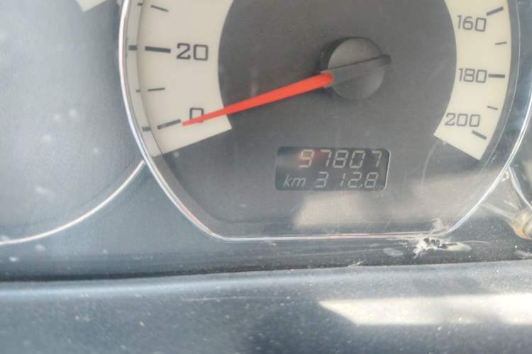 Used Wuling Hongguang 2014 1.5L S Luxury Model Odometer Close Up