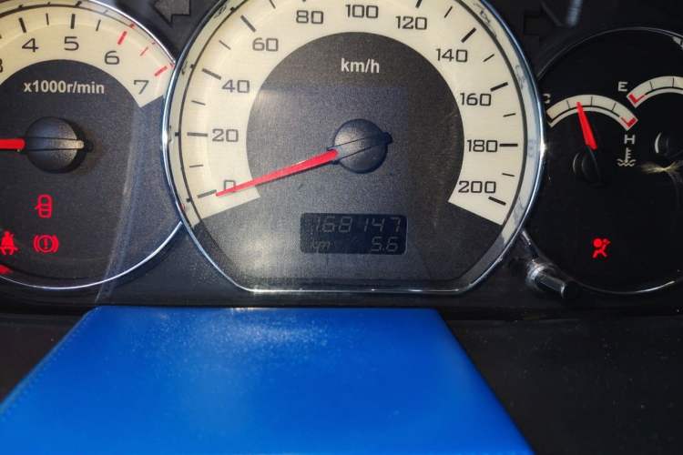Used Wuling Hongguang 2014 1.5L S Comfort Model Odometer Close Up