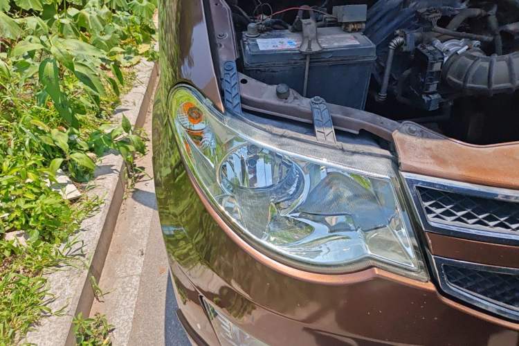 Used Wuling Hongguang 2014 1.2L S Standard Version China IV Standard Right Front Headlight