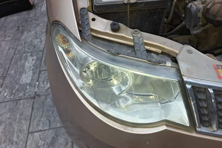 Used Wuling Hongguang 2014 1.2L S Standard Version China IV Standard Right Front Headlight