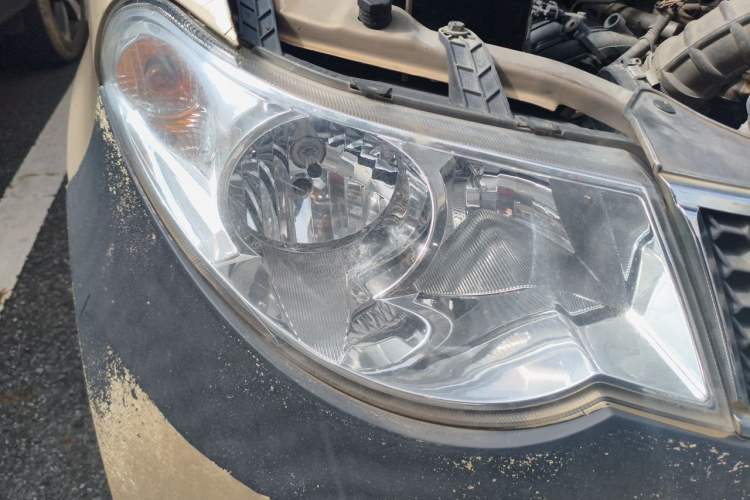Used Wuling Hongguang 2014 1.5L Standard Version Right Front Headlight