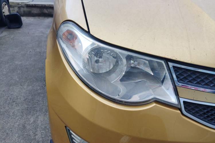 Used Wuling Hongguang 2014 1.5L S Comfort Model Right Front Headlight