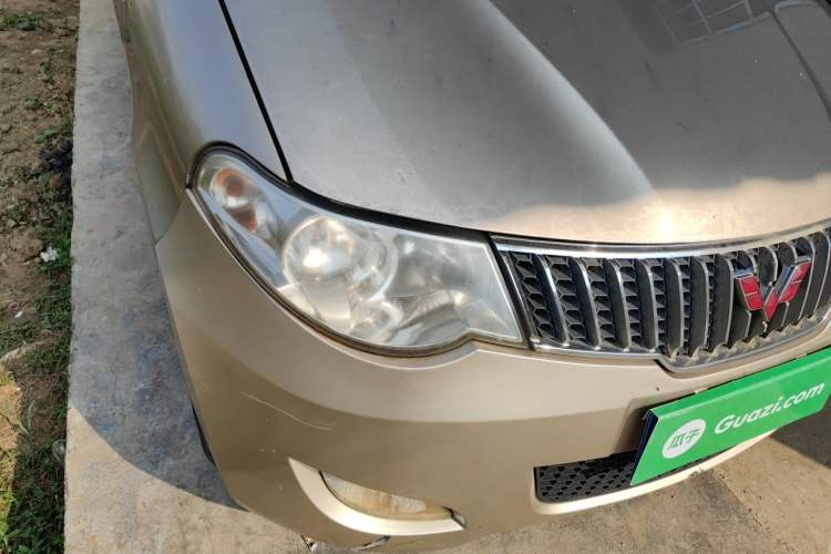 Used Wuling Hongguang 2014 1.5L S Standard Version Right Front Headlight