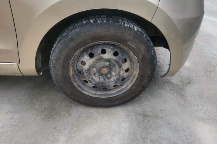 Used Wuling Hongguang 2014 1.2L Standard Model China IV Right Front Wheel Hub