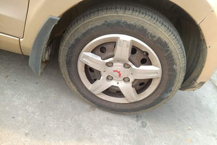 Used Wuling Hongguang 2014 1.2L Base Model China IV Right Front Wheel Hub