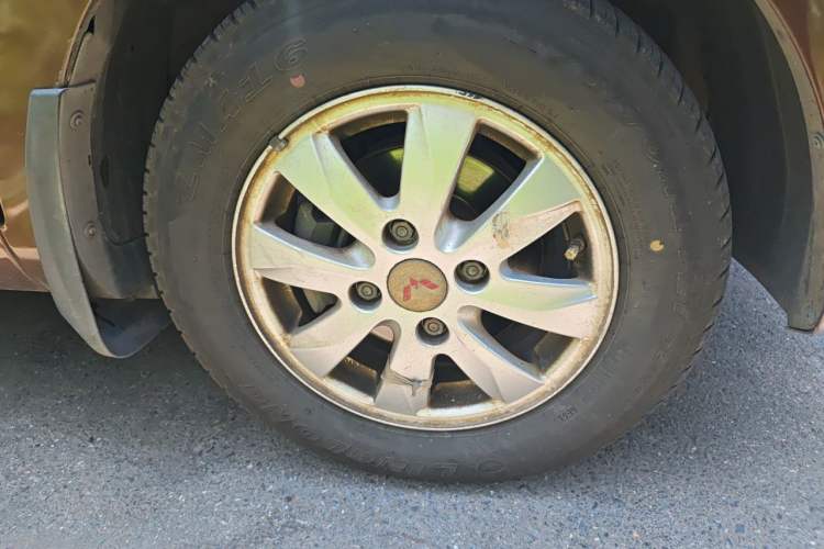 Used Wuling Hongguang 2014 1.2L S Standard Version China IV Standard Right Front Wheel Hub