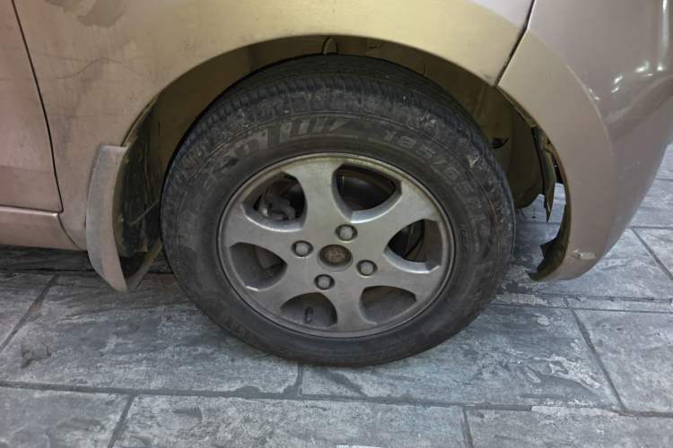 Used Wuling Hongguang 2014 1.2L S Standard Version China IV Standard Right Front Wheel Hub