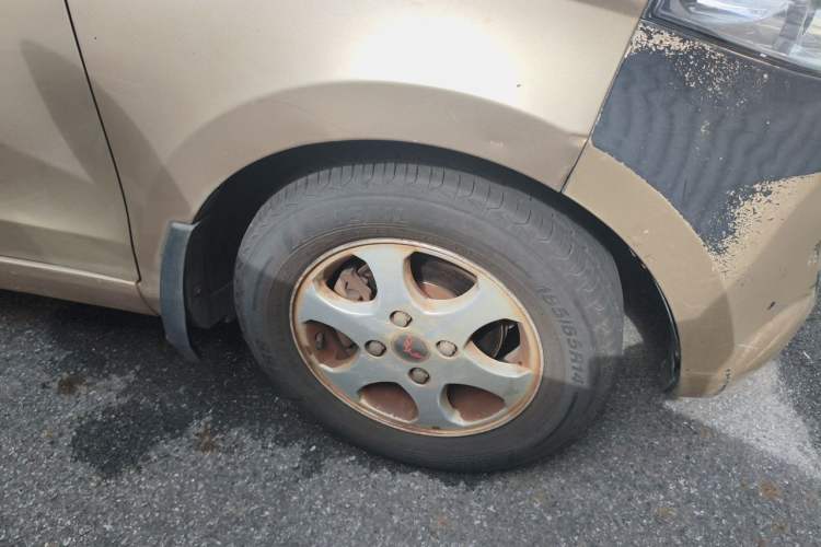 Used Wuling Hongguang 2014 1.5L Standard Version Right Front Wheel Hub