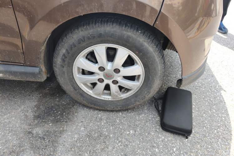 Used Wuling Hongguang 2014 1.5L S Luxury Model Right Front Wheel Hub