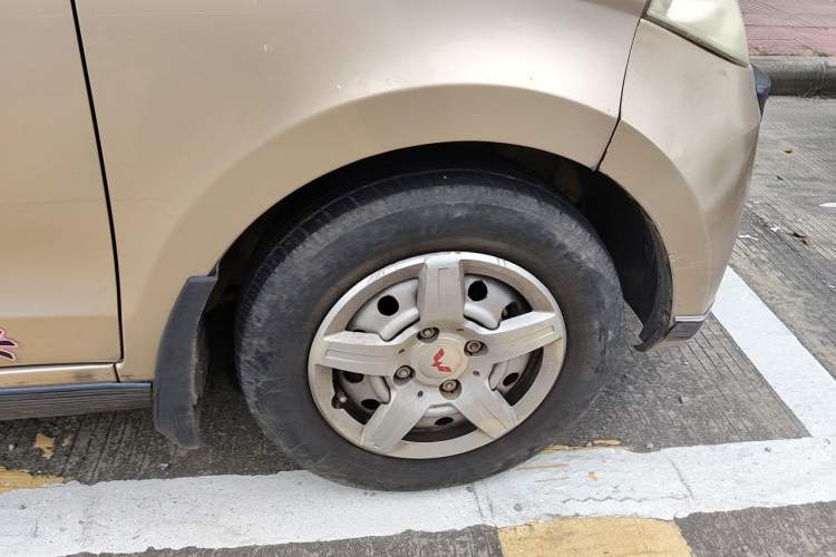 Used Wuling Hongguang 2014 1.5L Base Version Right Front Wheel Hub