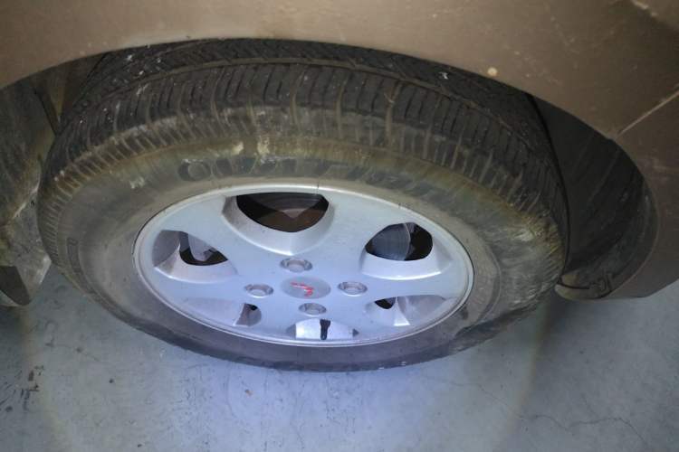 Used Wuling Hongguang 2014 1.2L Standard Model China IV Right Front Wheel Hub