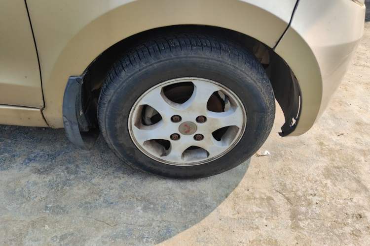 Used Wuling Hongguang 2014 1.5L S Standard Version Right Front Wheel Hub