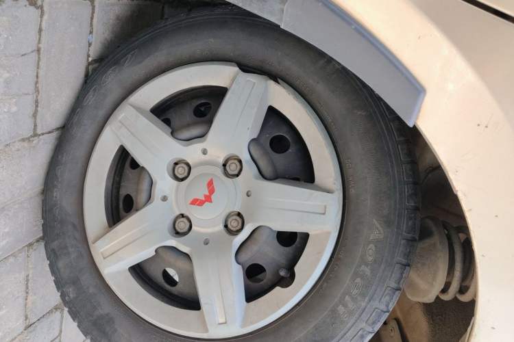 Used Wuling Hongguang 2014 1.2L Base Model China IV Right Front Wheel Hub