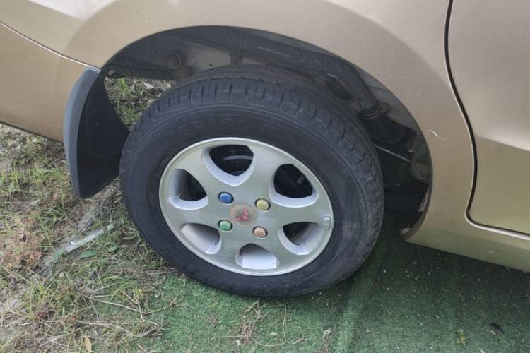 Used Wuling Hongguang 2014 1.5L Standard Version Right Rear Wheel Hub