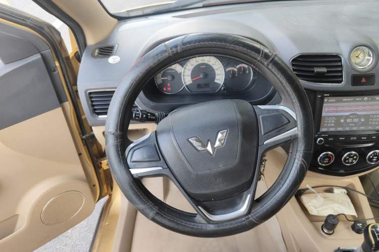 Used Wuling Hongguang 2014 1.5L S Comfort Model Steering Wheel