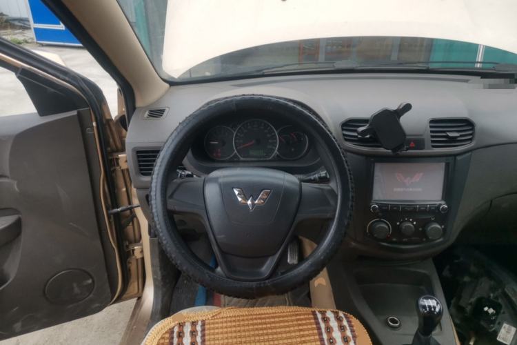 Used Wuling Hongguang 2014 1.2L Standard Model China IV Steering Wheel