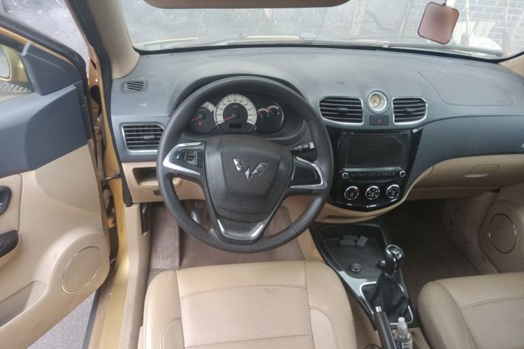 Used Wuling Hongguang 2014 1.5L S Comfort Model Steering Wheel