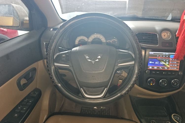 Used Wuling Hongguang 2014 1.5L S Luxury Model Steering Wheel