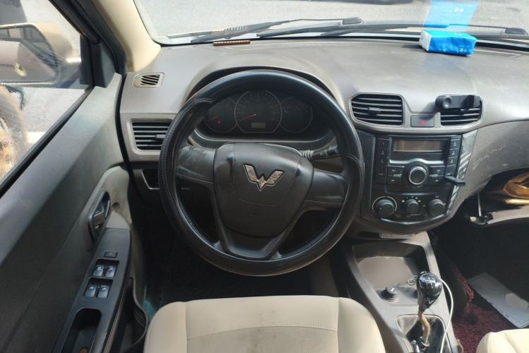 Used Wuling Hongguang 2014 1.5L Standard Version Steering Wheel